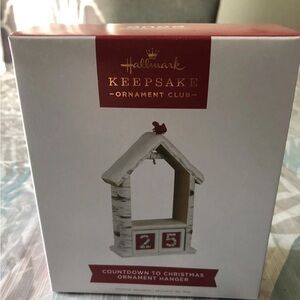 Hallmark 2022 Countdown To Christmas Ornament Hanger - NEW In Box